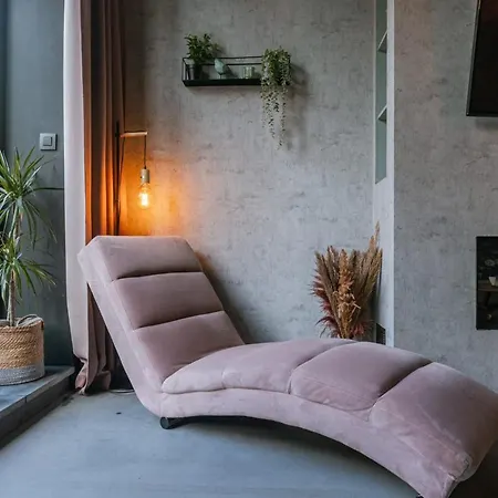 Warm Industrial House With Terrace Near The Casa de Férias