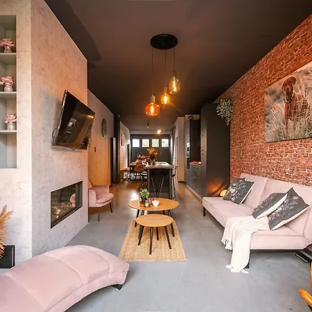 Casa de Férias Warm Industrial House With Terrace Near The Middelkerke
