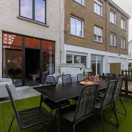 Casa de Férias Warm Industrial House With Terrace Near The Middelkerke