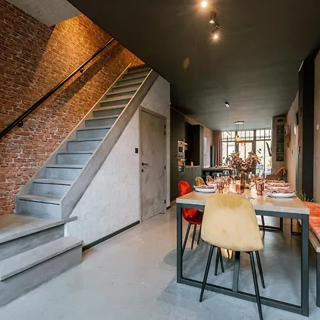 Casa de Férias Warm Industrial House With Terrace Near The Middelkerke