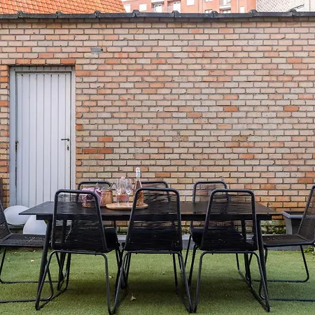 Casa de Férias Warm Industrial House With Terrace Near The